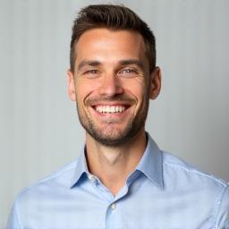 Professional headshot of Mr. Roberto Silva.